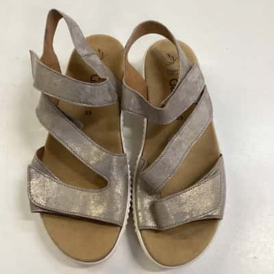 Gabor Womens Beige/gold sandals Size 39
