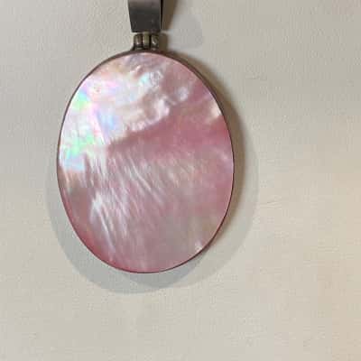  Women's 925 Silver Necklace  with Pink Shell Pendant encased in Silver  