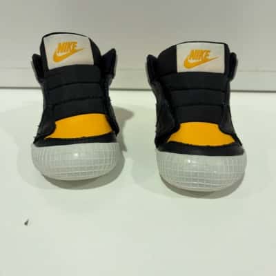 Nike Kids  Size 3c Shoes  Black  / Yellow