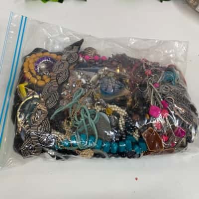 1.8 kilo bag of tangled jewellery- please read description 