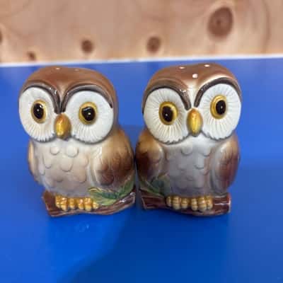 X1 set of Owl salt & pepper shakers 