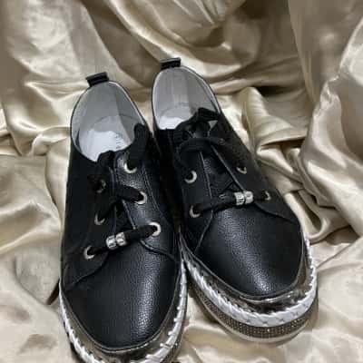 Regatta Womens  Size 40 Lace Sneakers Black  