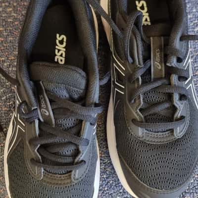Asics Kids  Size 4 Shoes Black  / White 