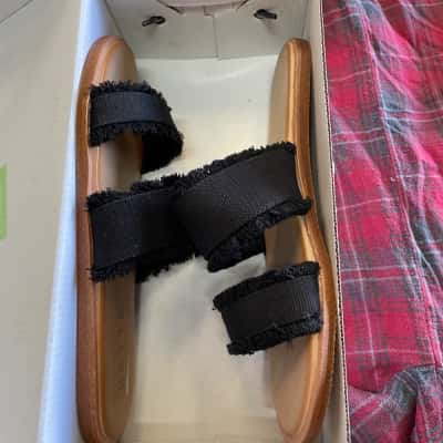 Betts Womens  Size 10 Sandals Black  / Brown 