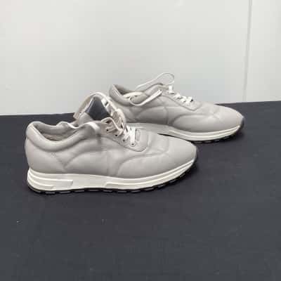 Country Road Womens  Size 38 walking shoes  light Grey 