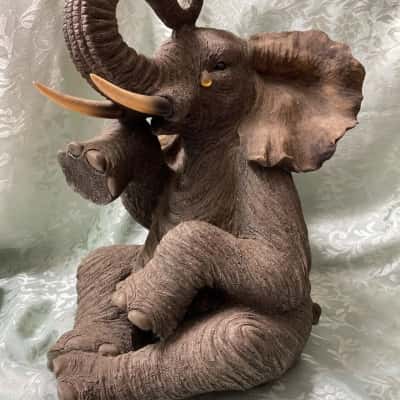 40cm Sitting Elephant