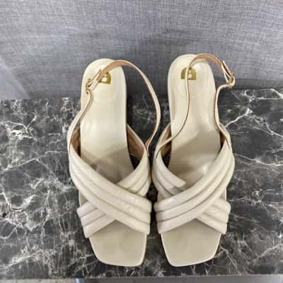 Bared  Womens  Size 41  Batis Sandals Cream 