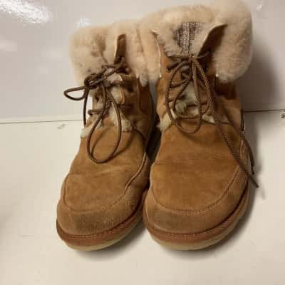 Bared  footwear lace up Womens  Size 8 Men’s Size 7 Boots Brown 