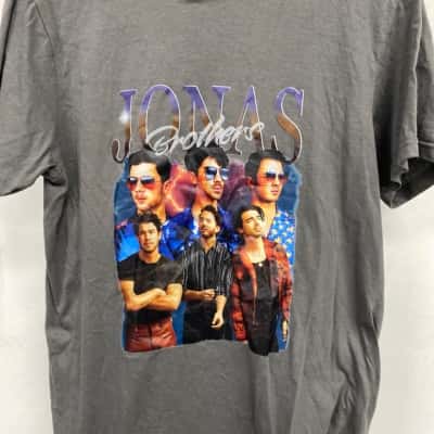 Jonas brothers Mens  Size M Grey t shirt 