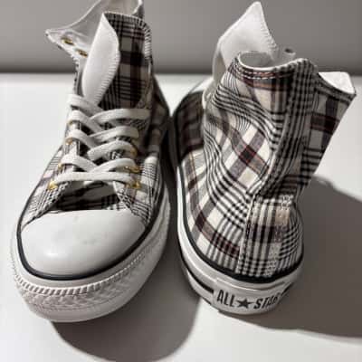 Converse Women's -  Size 13 (women’s) UNISEX Size 11 (men)