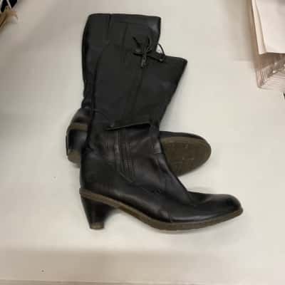 Women’s vintage Dr martens Jenna knee high Size 6 black boots