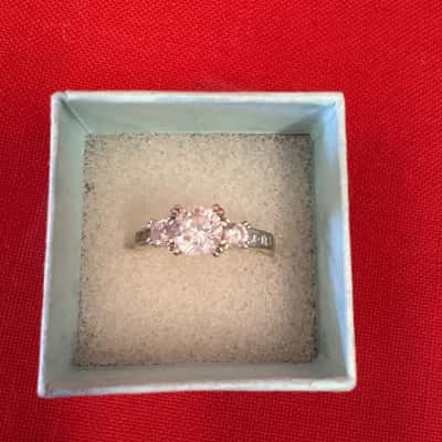  Women's 925 Silver Ring featuring a Central Stone Flanked by Smaller Stones