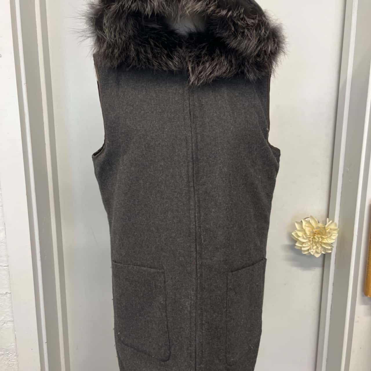 Convertible Jacket/vest with real fox fur removable trim. Size S. (s)