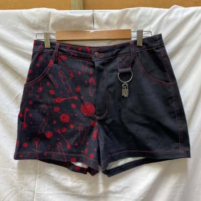 Black Friday Womens  Size 12 Shorts Black  / Pattern / Red 