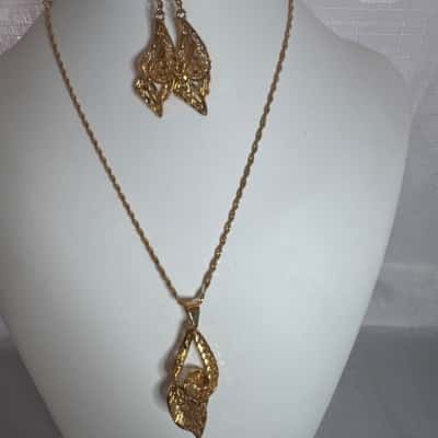 Womens Necklace Gold plated 
