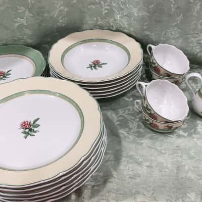 Wedgewood English Cottage Cream Dinner Set