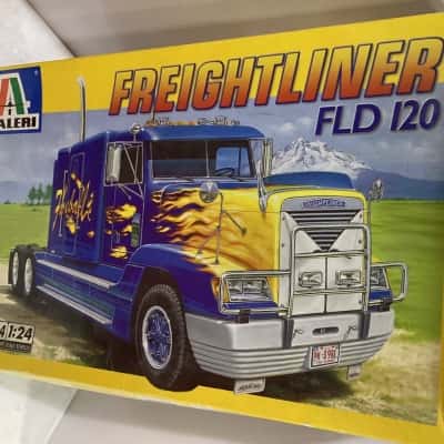 Rare Italeri Freightliner FLD 120 Big Rig Truck Model Kit, 1:24 scale