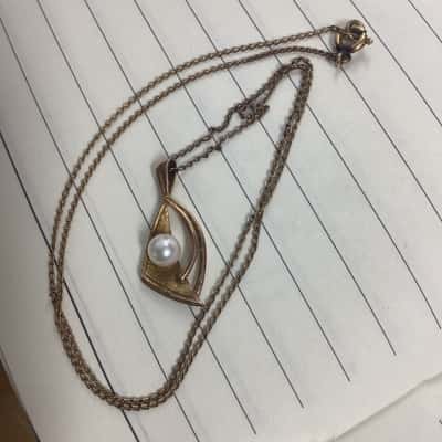 9ct/375 Cultured Pearl Pendant 1.1g with Plated Chain 