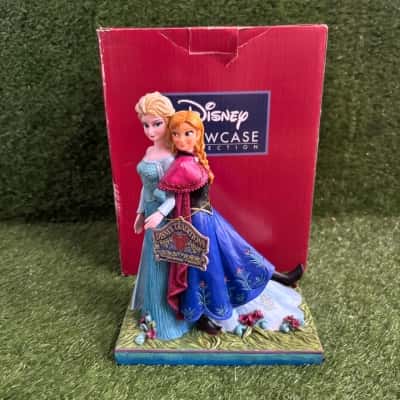 Disney Showcase Collection  - Frozen "Sisters Forever" Figurine (New in Box)