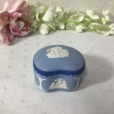 Vintage Wedgwood Jasperware Blue / White Pattern Lidded Kidney Shape Trinket Box