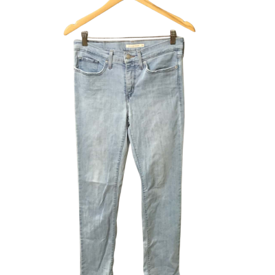 Women’s Size 28 Light Denim Blue Levi’s Straight Leg Jeans 