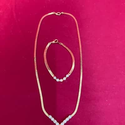  Women's Bracelet / Necklace Set gold toned with crystal