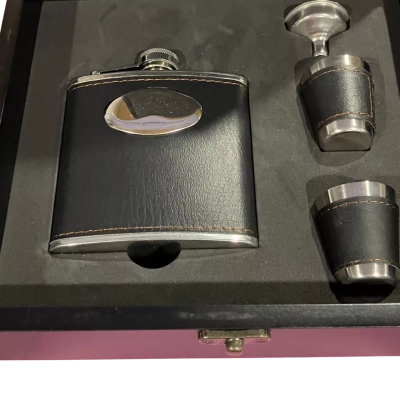 Bar Station Platinum Hip Lask gift set 