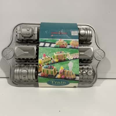 Nordicware Train muffin pan