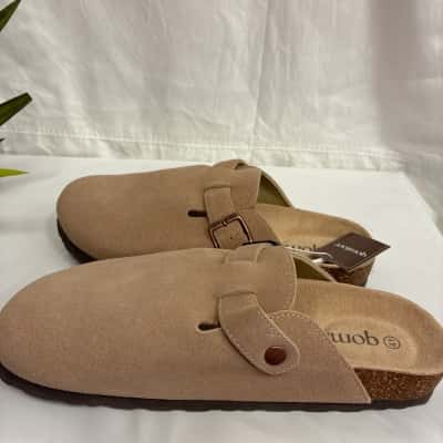  Womens  Size 41 Flats Beige 