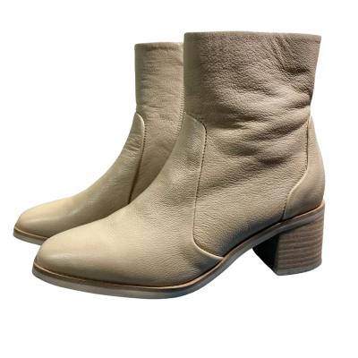 Hush Puppies Womens  Boots Size 8.5 