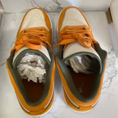 Nike Air Jordan Mens  Size 11 Sneakers Off White / Olive / Orange 