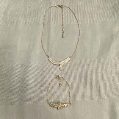  Womens Gold Tone Diamanté Studded Fern Leaves Necklace and Bracelet Set