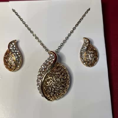  Women's Gold Tone Filigree Earrings / Necklace Set with Diamante Accents