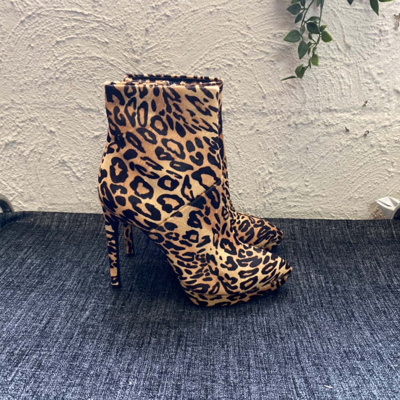 Veterianary Print Pattern Men Women Leather Boots