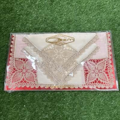 Vintage Orem 4 x Ivory Lace Serviettes In Original Red Box 