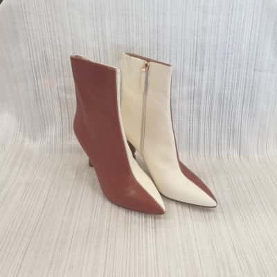 Whittner Hanalee Stunning /Two Tone Auburn & Buttermilk /Ankle Boots with Unusual Ornate Heel Size 41 - Still with Box & Packing - RRP $149.00 