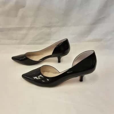 Airflex Womens  Size 8 Black  Shiny Black Patent Leather Kitten Heel Pump Featuring Sleek Pointed Toe & Half d'Orsay Side Cutout Profile 