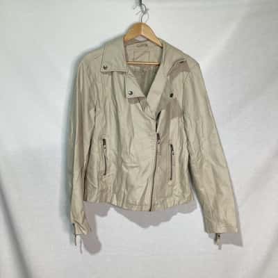 Womens cream biker jacket. Size XL.