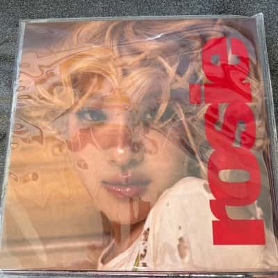 Exclusive CD packaging for Rosé's debut solo album, rosie, released in 2024, includes a premium cover postcard and eleven oversized postcards(B20)