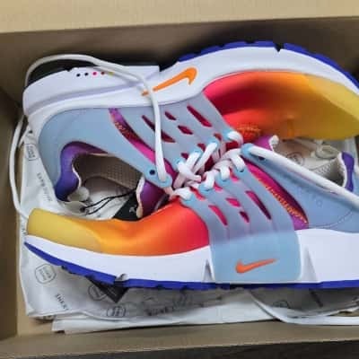 Nike Womens  Size 10 Sneakers Multicoloured 