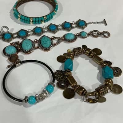 Womens 17 peice Turquoise Jewlery