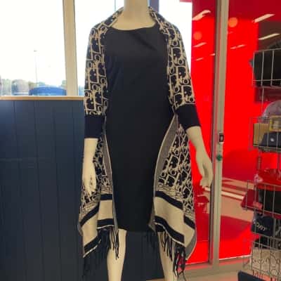 Unbranded Women's Knit Shrug/Open Cardigan/Wrap/Scarf Size 1  Black & White