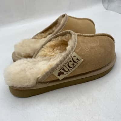 BNWT UGG Kids  Size 13 Shoes Beige Slip on Slippers 
