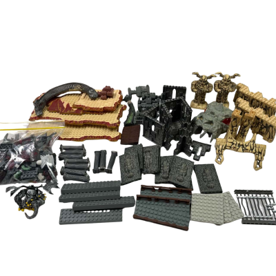 Mega Blocks set #9889 Portal of Fire - Fire and Dragons - Incomplete