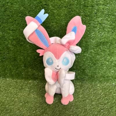 Pokemon Sylveon Feelinara Cuddly Toy 