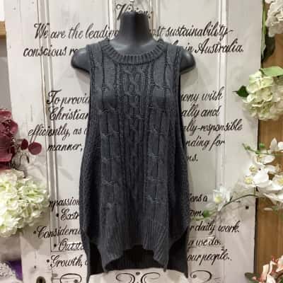 M A. DAINTY BRAND! BOUTIQUE LABEL! Womens brand! A WOOL  SHIRTSize S 3/4 Sleeve Top Grey 