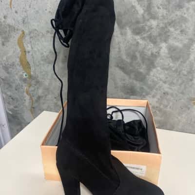 Koi Basics  Size 4 Boots Black  new 