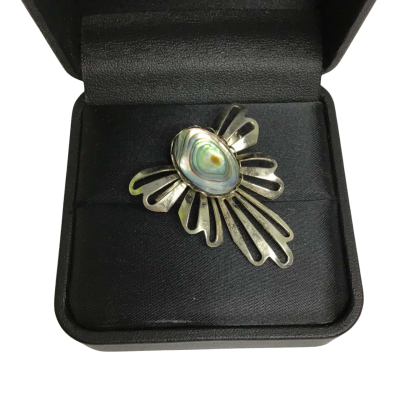  Womens Costume Brooch with Para Stone