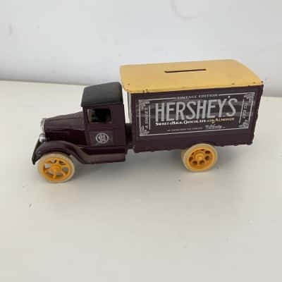 Vintage Edition Hershey's Almond Motor Truck 1931 Hawkeye 