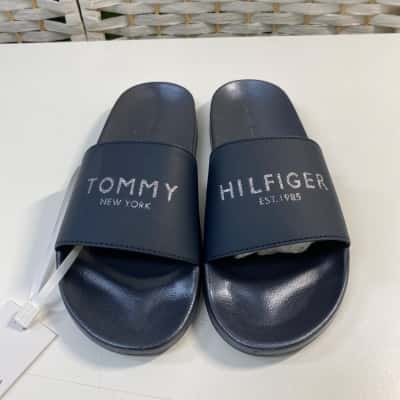  Women’s Tommy Hilfiger size 38 Glitter pool slide